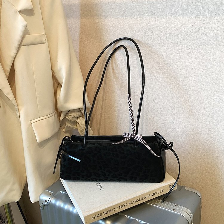 Women's One Shoulder Bag with Magnetic Closure Summer 2026 - Image 4