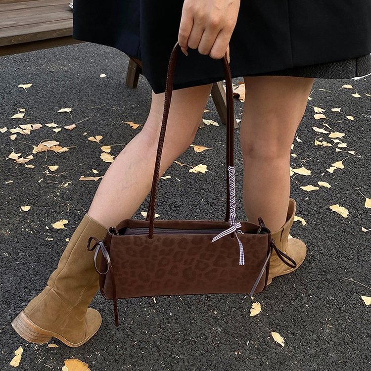 Women's One Shoulder Bag with Magnetic Closure Summer 2026 - Image 2