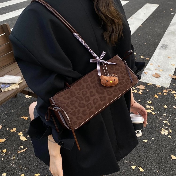 Women's One Shoulder Bag with Magnetic Closure Summer 2026